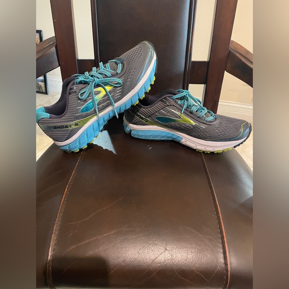 EUC Brooks Ghost Women’s Shoes Size 10